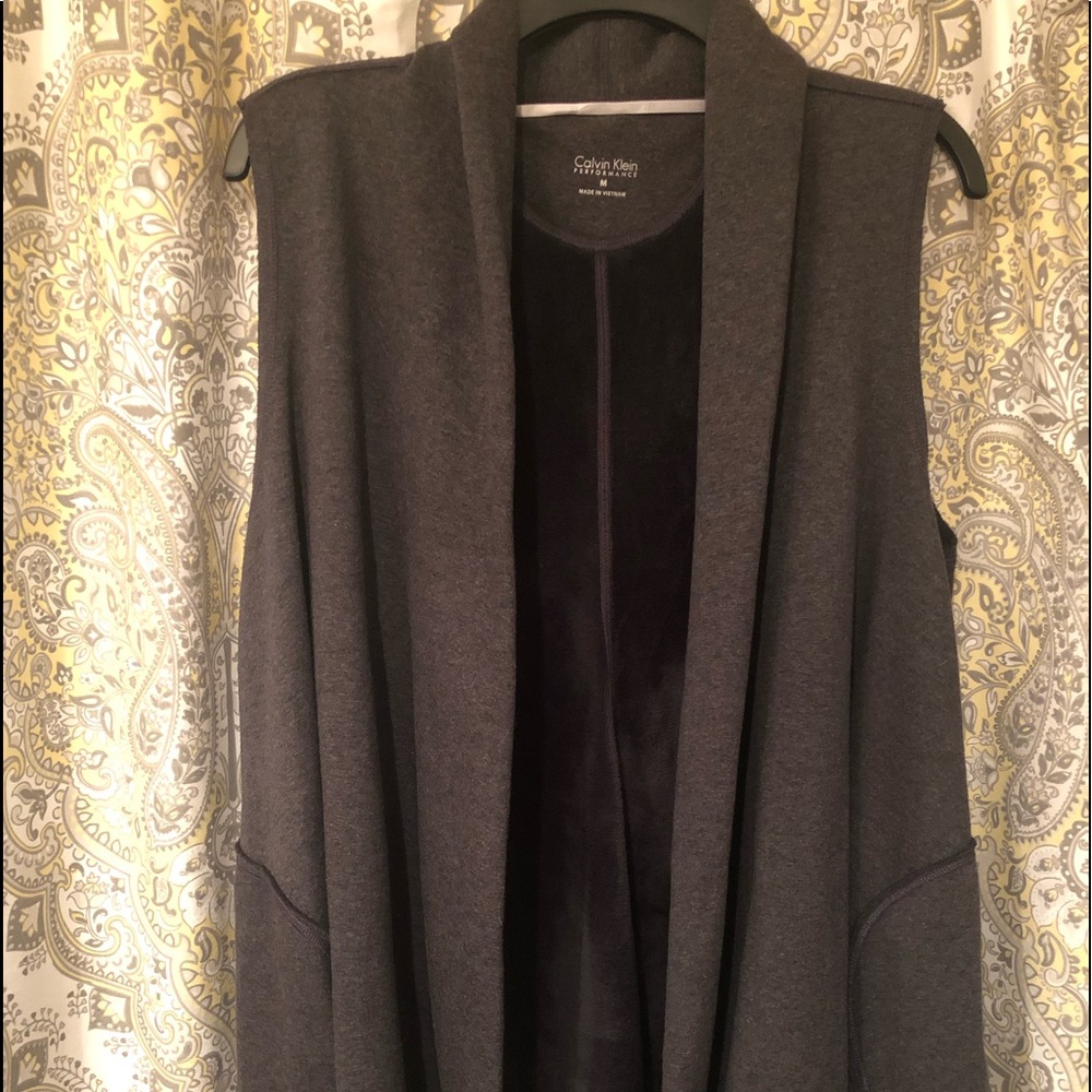 Sleeveless cardigan